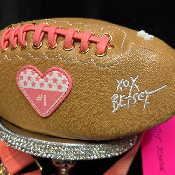 🏈🩷 Betsey Johnson Kitsch Crossbody
Football XOTOSS🏈🩷NWT - Picture 5 of 11